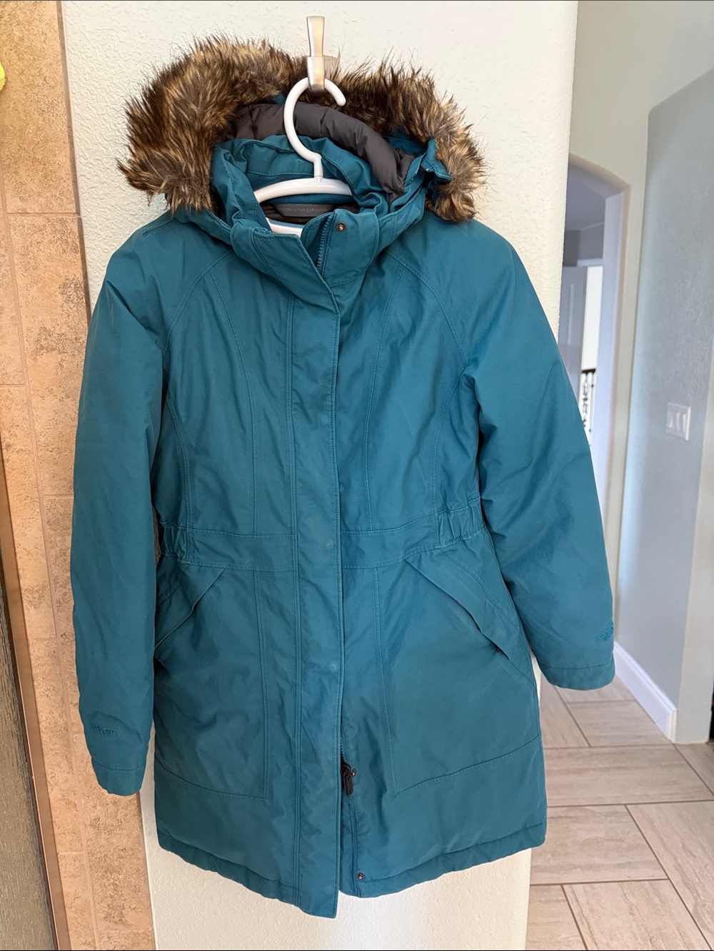 The North Face Arctic Parka Women’s S Faux Fur Hood Down Insulated Coat